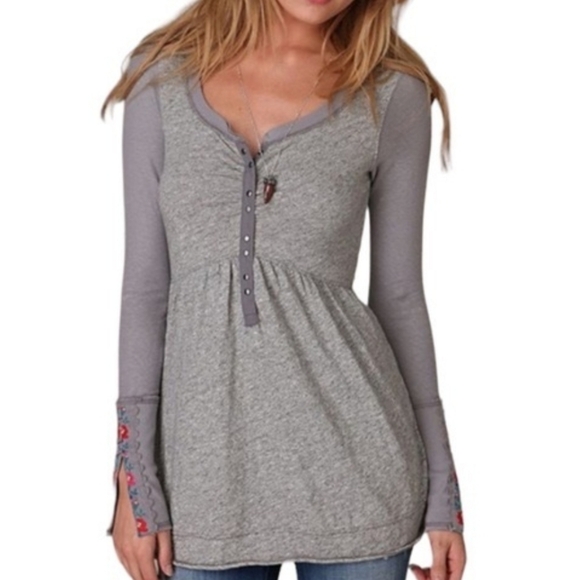 Free People Tops - Free People Top Size L Gray/Multicolor Floral Embroidery